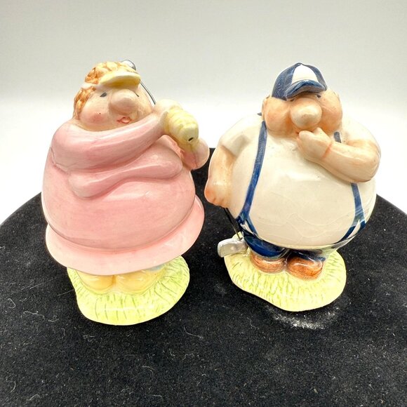 Whimsical Chubby Golf Couple with Clubs Salt Pepper Shakers Ceramic - Picture 1 of 10
